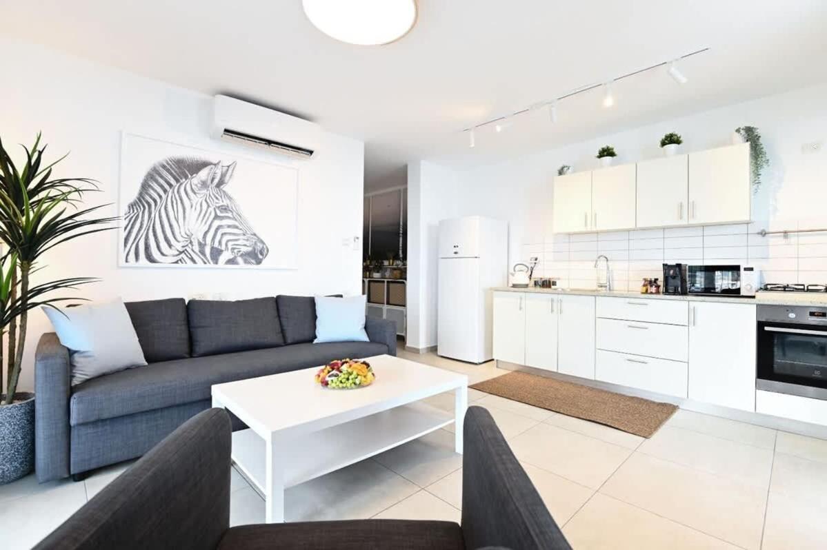 L.T.D- My View. 2 Bedroom Apartment By The Lake. Tiberias Exterior foto