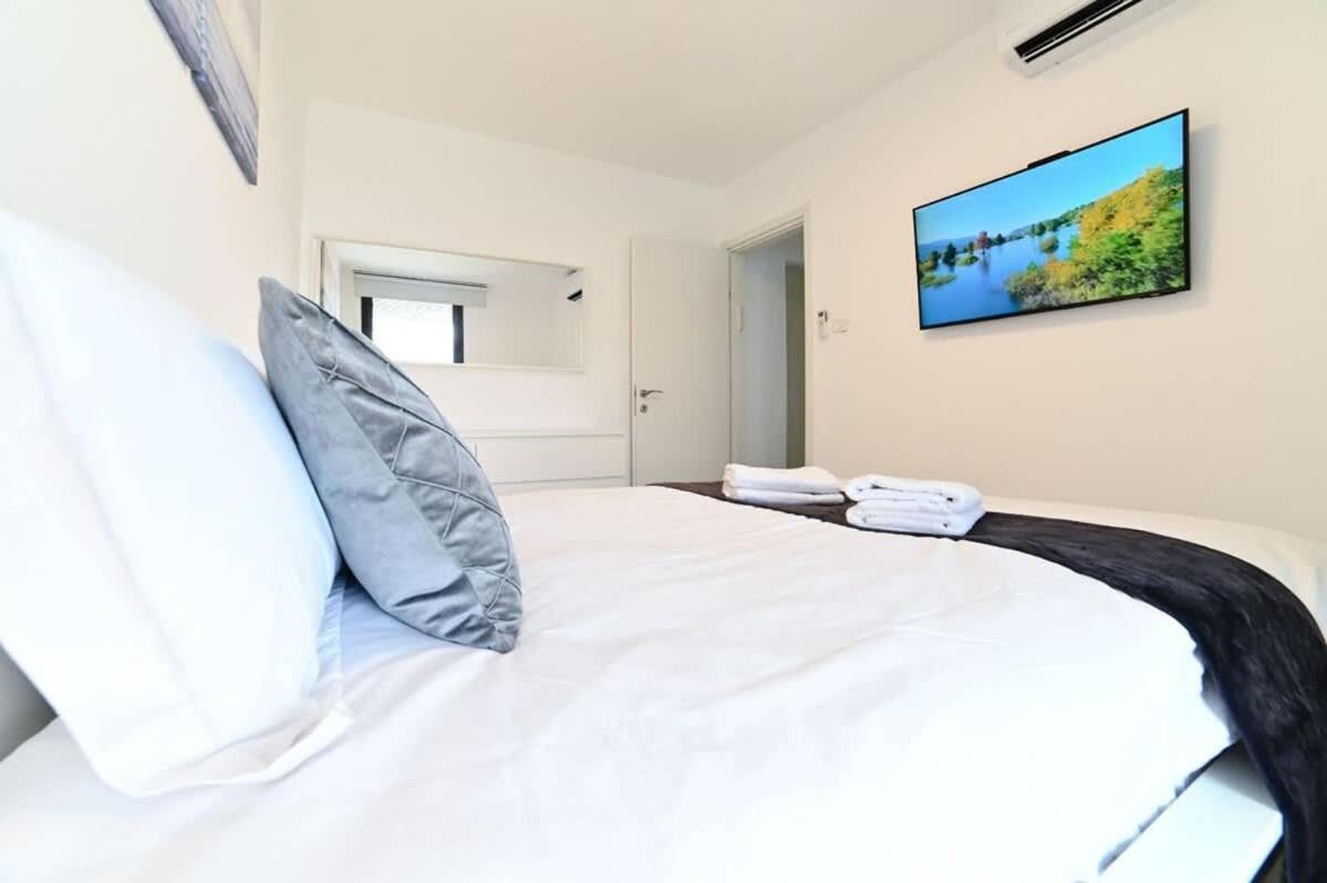 L.T.D- My View. 2 Bedroom Apartment By The Lake. Tiberias Exterior foto